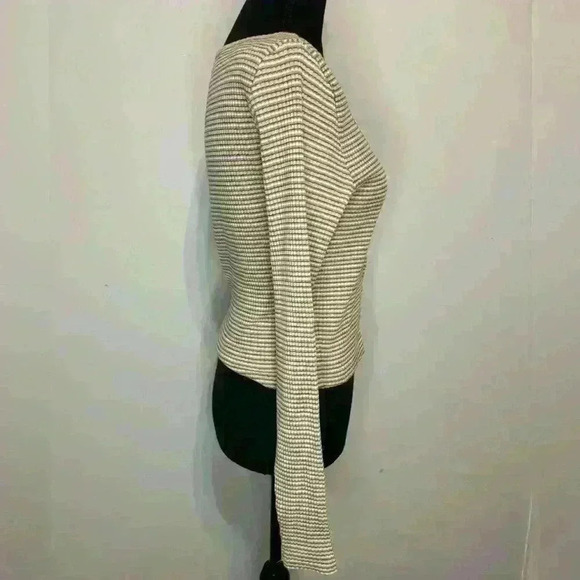 Levi’s Britt Long Sleeve Snap Front Tops Size Medium Frappe Brown
Slim Fit - Picture 4 of 10